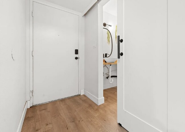 Foto del edificio - $3,750 - 3 Bed / 2.5 Bath Townhome in San Diego Near SDSU