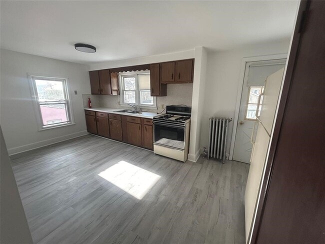 Building Photo - 225 Hill Ave