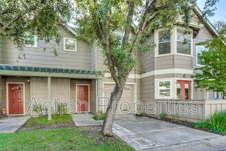 Building Photo - 409 Hillwood Ct