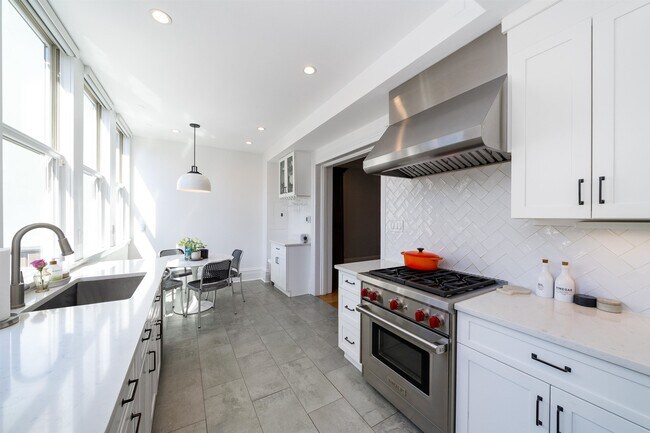 Building Photo - 51 Wayne St