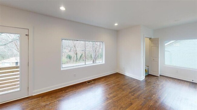 Building Photo - 544 Allendale Dr