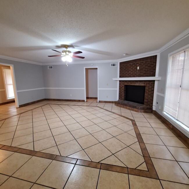 Building Photo - 7129 Chevy Chase Dr
