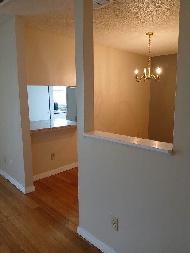 Building Photo - 4240 Pershing Pointe Pl
