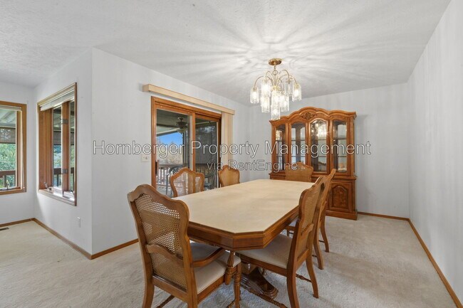 Foto del edificio - 9811 N Comanche Dr