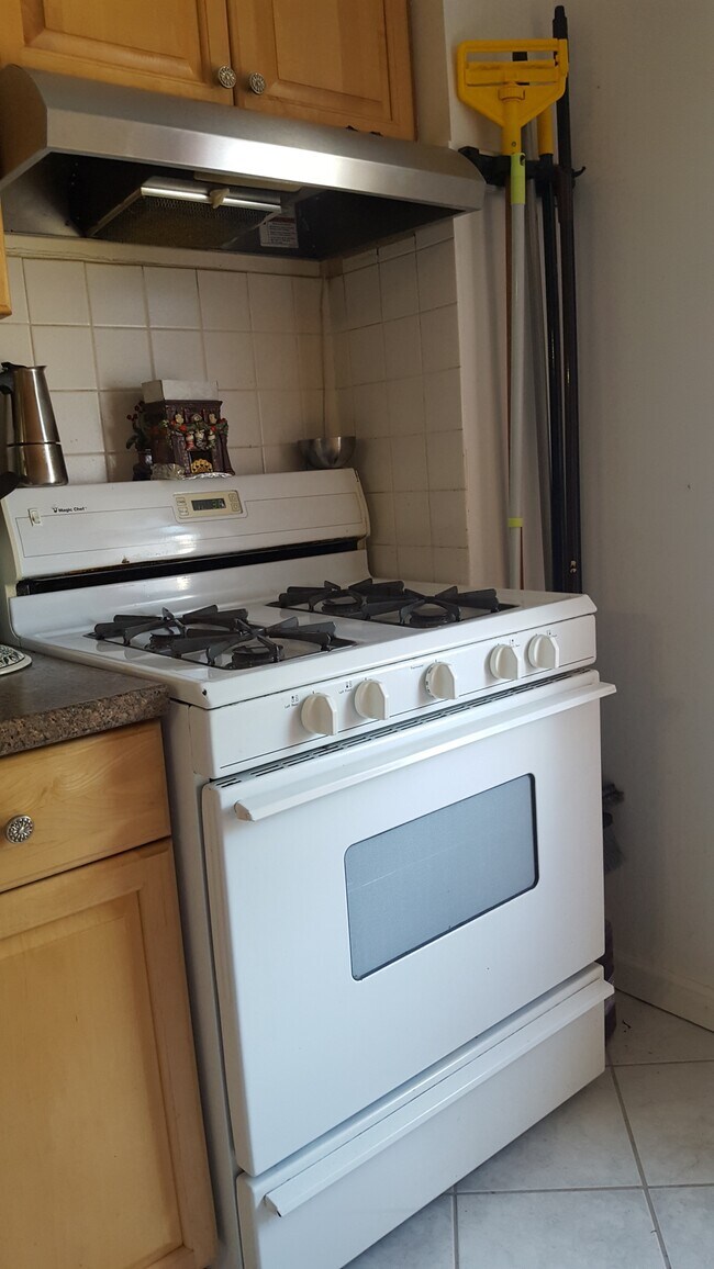 1560 Central Park Ave Unit I2, Yonkers, NY 10710 Apartments in