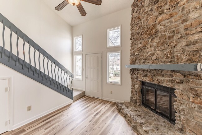 Building Photo - Mid City Townhouse