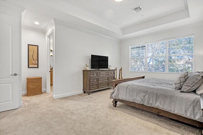 Foto del edificio - 4920 Vine Cliff Way E