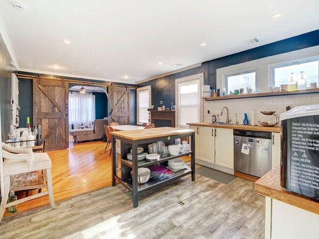 Foto del edificio - 97 La France Ave