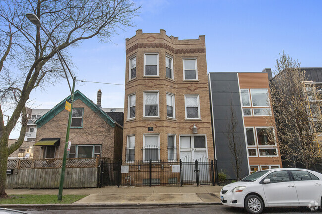 Building Photo - 2348 W Moffat St