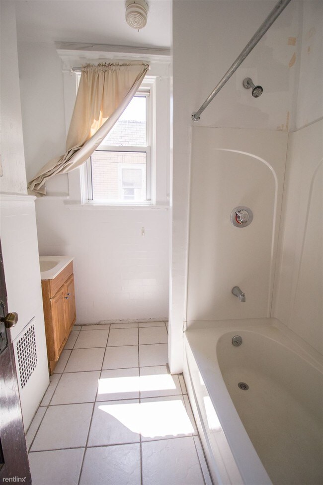 Foto del edificio - 3 br, 1 bath Duplex - (August)(oakland) 1 ...