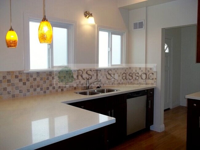 Building Photo - 1360 S Orange Dr