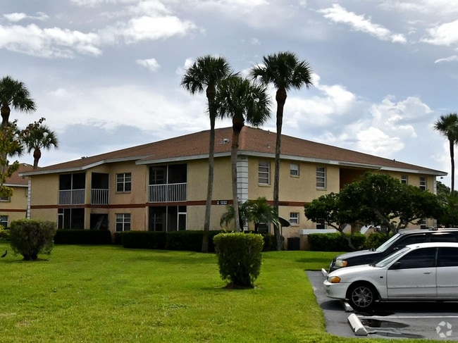 Building Photo - 1564 SE Royal Green Cir