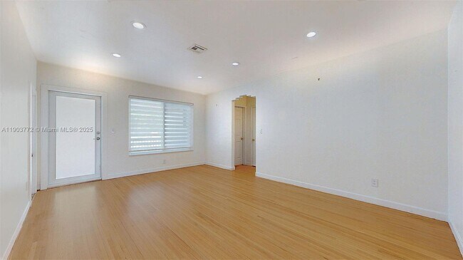 Foto del edificio - 3770 SW 1st St