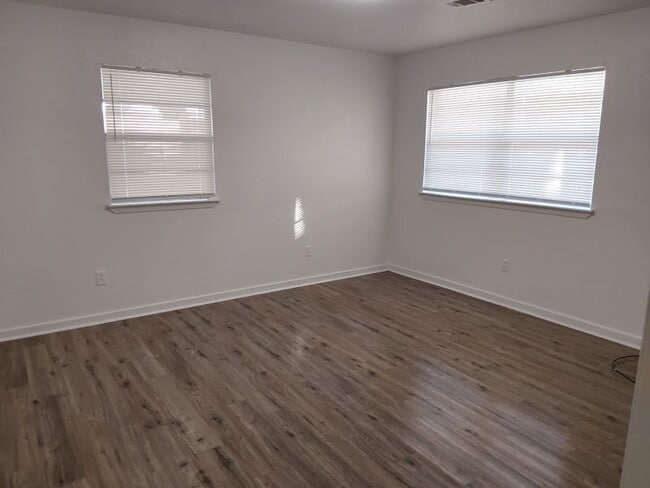 Building Photo - 3608 Meadowlark Dr