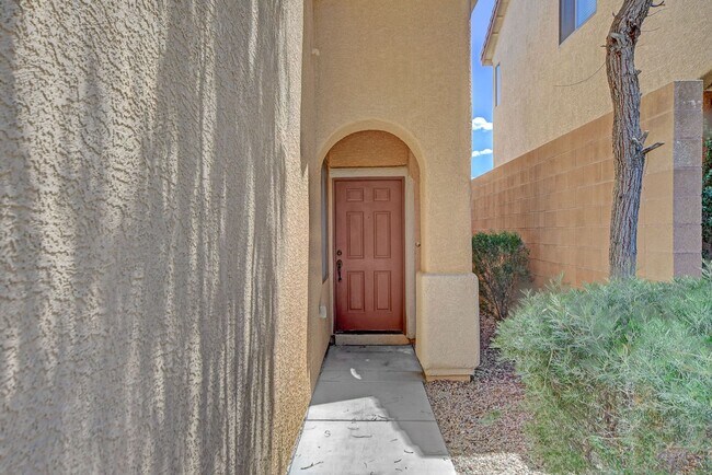 Foto del edificio - BEAUTIFUL 2 Story, 4 Bedroom Home Near Lone Mountain!