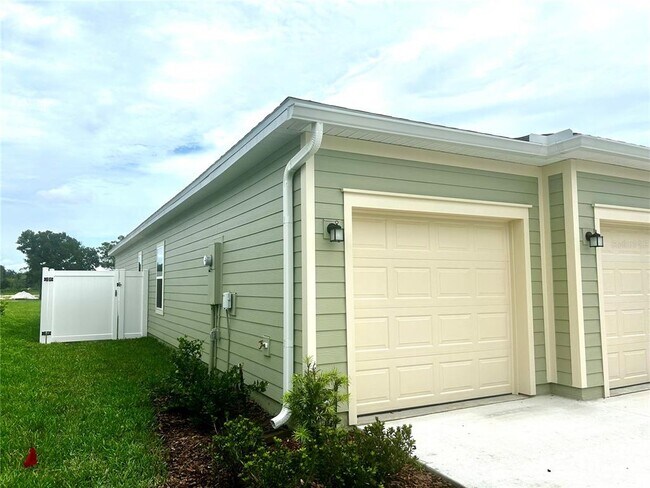 Building Photo - 4611 SW 83rd Lp