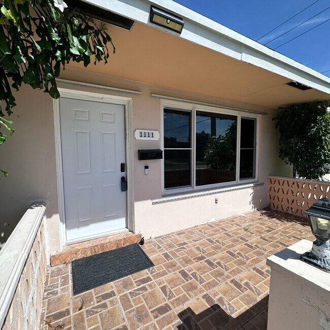 Building Photo - 1111 NE 204th Ter