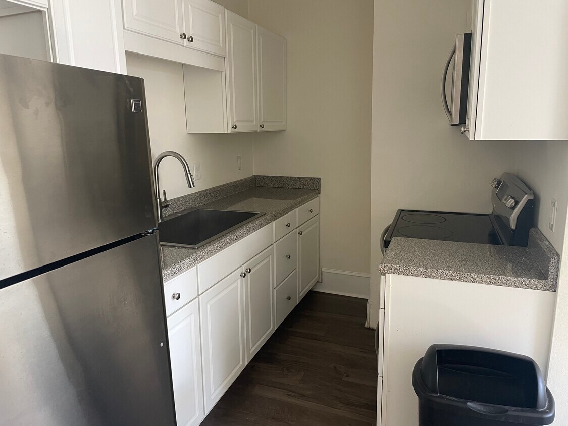 Kitchen - 412 Walnut Ave SE