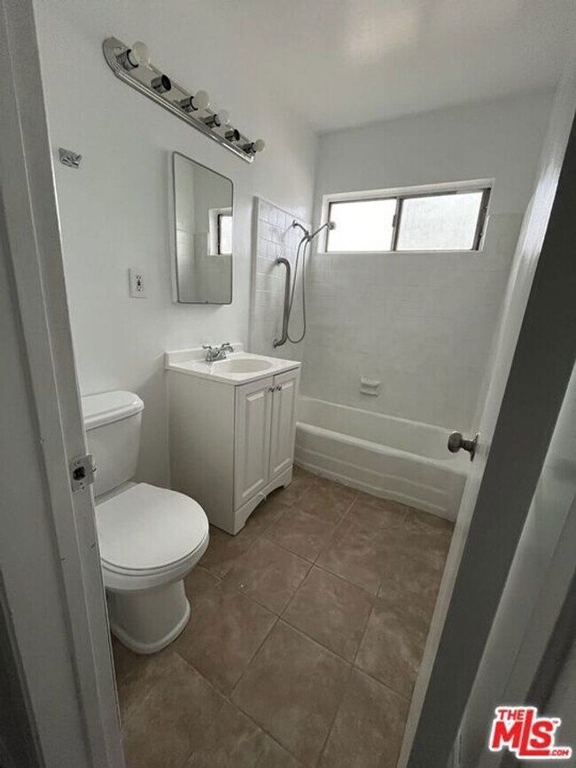 Foto del edificio - 825 E 28th St