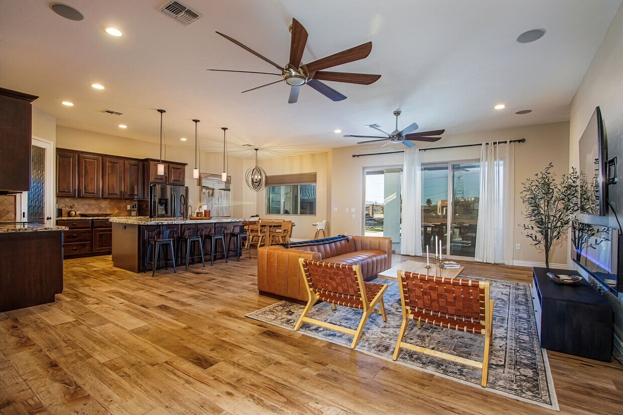 Foto principal - 1325 McCulloch Blvd S
