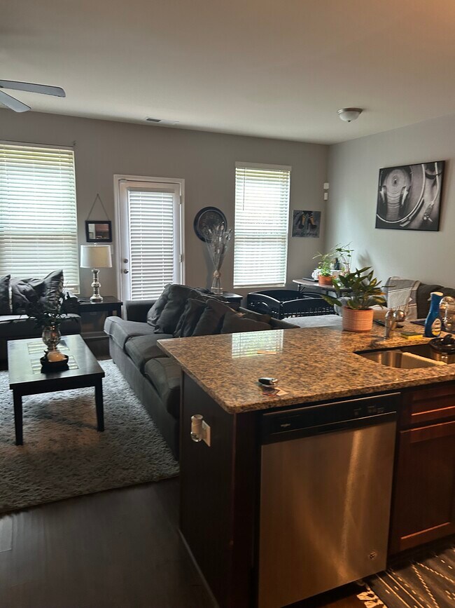 Área común - 5914 Cassie Dr