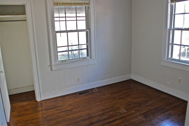 Building Photo - 612 Benton Ave
