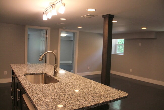 Foto del edificio - 2 Bed / 1 Bath Near Crieve Hall - McMurray...