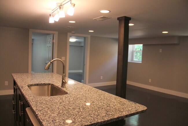 Photo - 2 Bed / 1 Bath Near Crieve Hall - McMurray... House