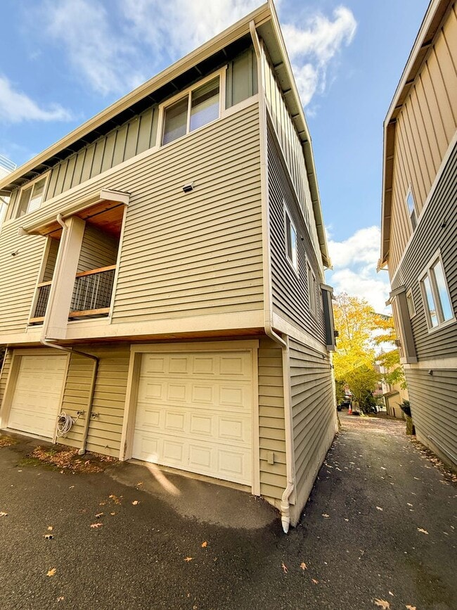 Foto del edificio - 3bd/2.5ba Seattle Townhome