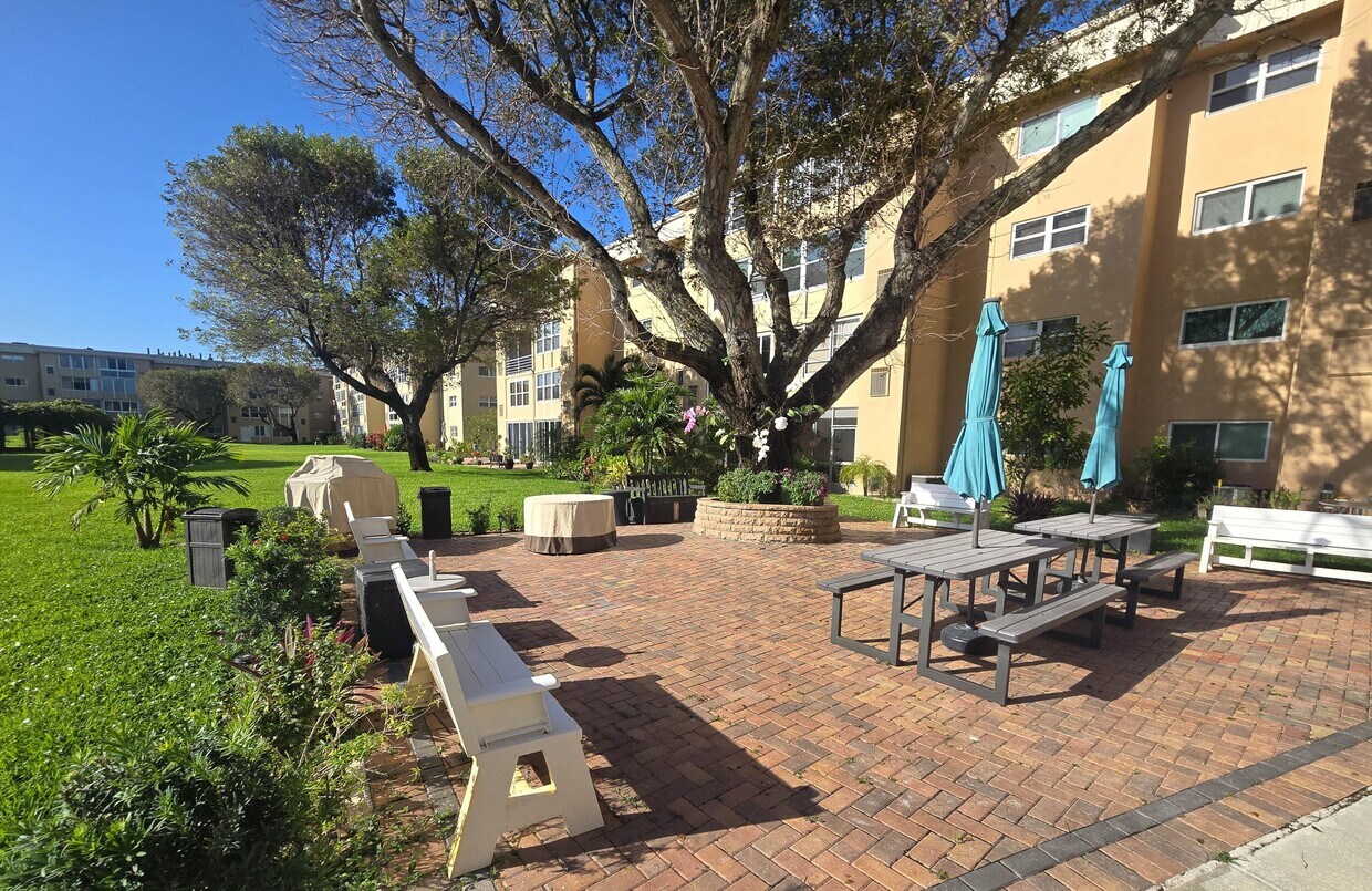 Foto principal - 2600 NE 1st Ln