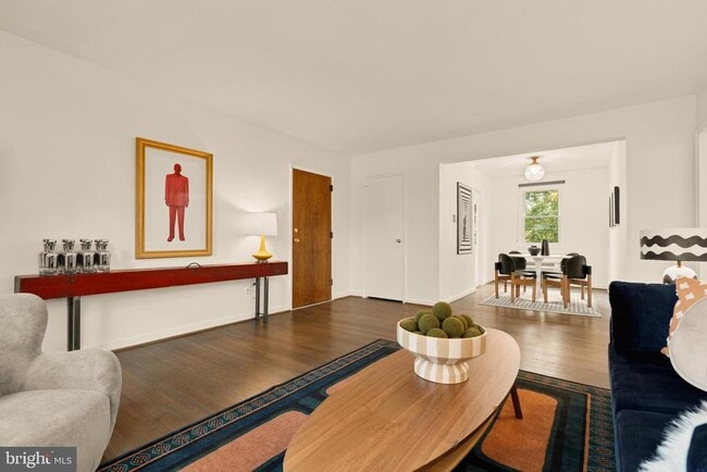 Building Photo - 4818 Chevy Chase Dr