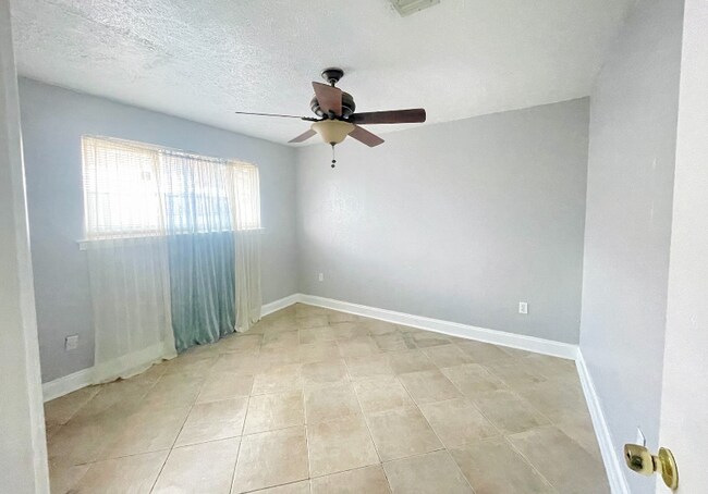 Foto del edificio - 8531 Dinkins St