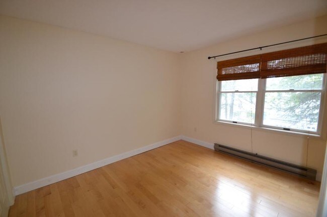 Building Photo - 510 Clarks Row