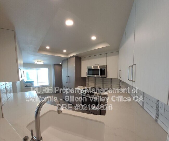 Building Photo - 7216 Clarendon St