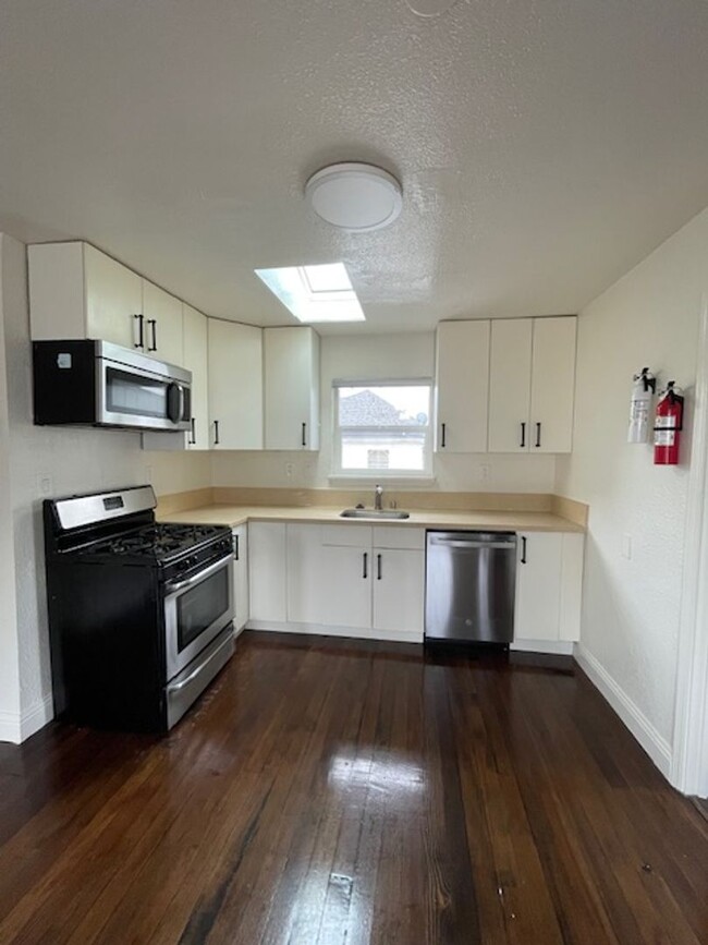 967-969 30th St - 967-969 30th St Apartment