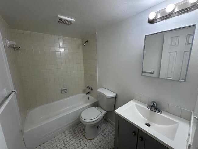 Foto del edificio - 515 S Sequoia Dr