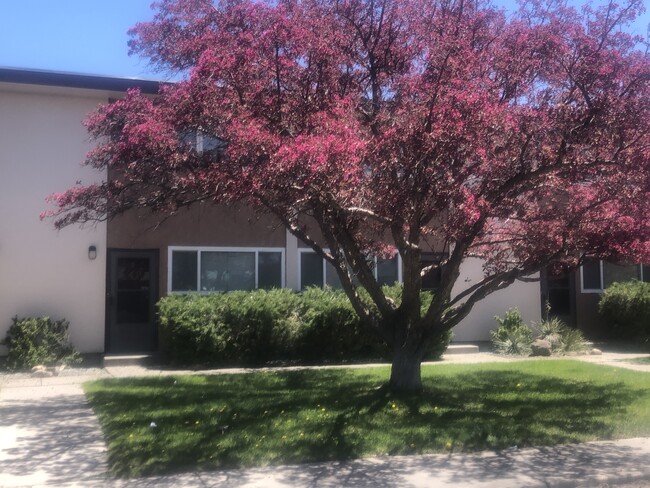 Foto del edificio - 106 Pike Ave