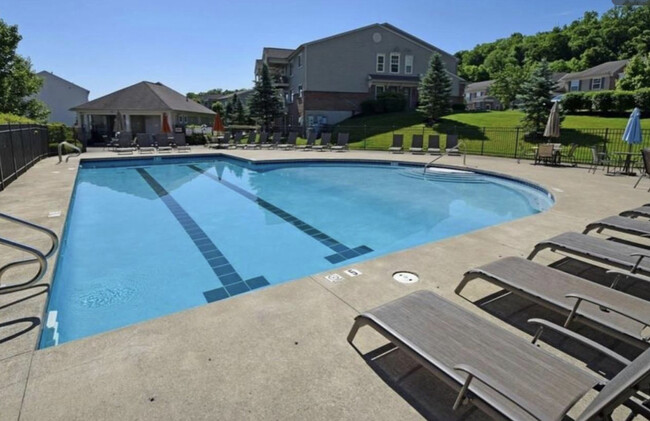 3 bedroom condo, 2 car attached garage in Forest Hills Schools! - 7211 Ivy Way