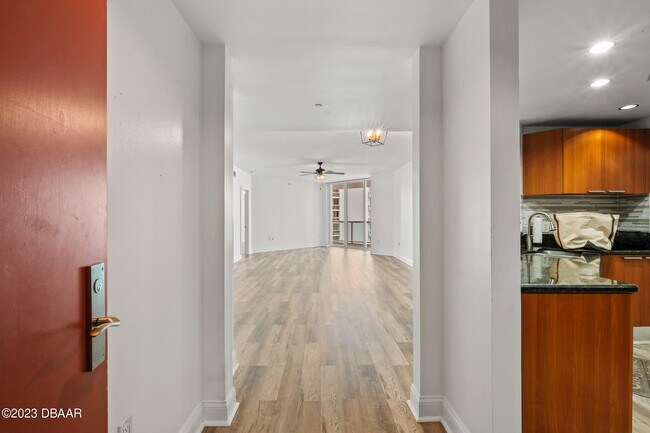 Building Photo - 231 Riverside Dr