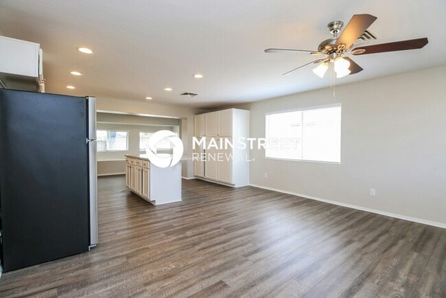 Foto del edificio - 3 Bedroom Pet-Friendly Home in Mesa, AZ with Main Street Renewal