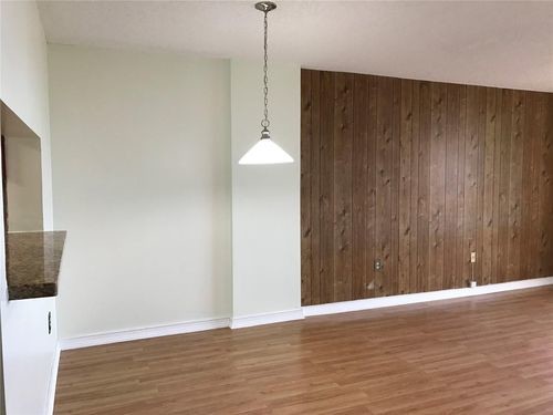 Building Photo - 7125 Bay Dr