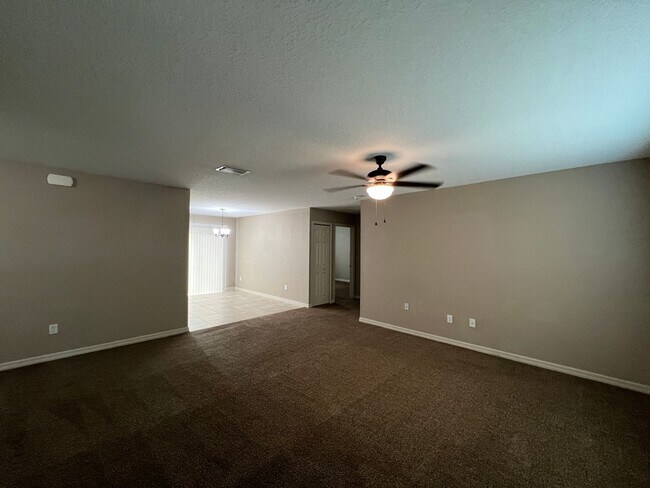 Building Photo - BEAUTIFUL 3 Bedroom and 2 Bath in Ocklawaha!