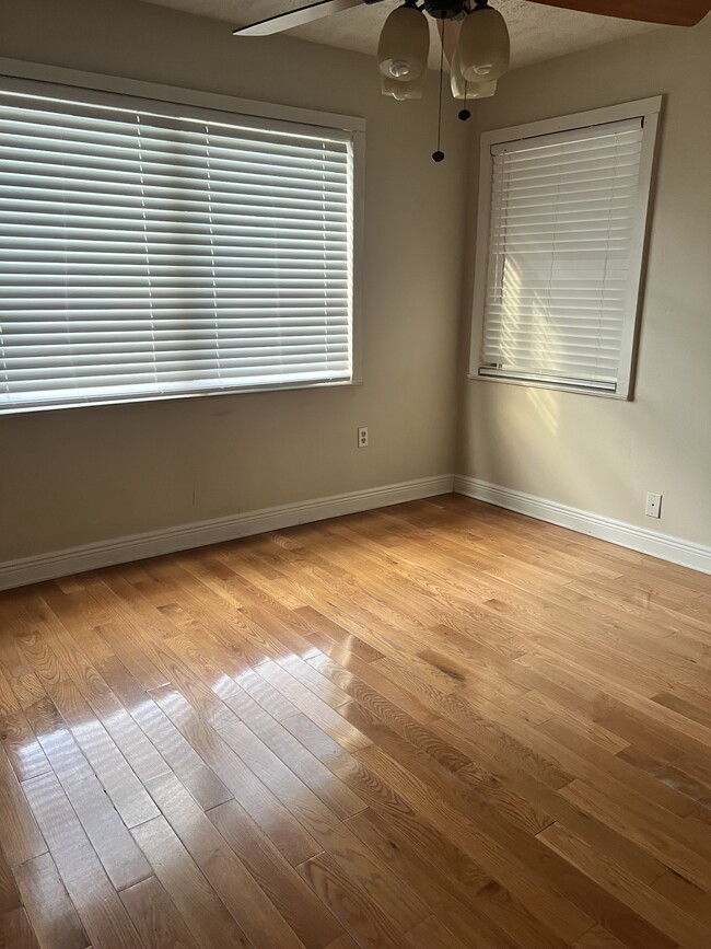 Foto del edificio - 525 Maple Ave