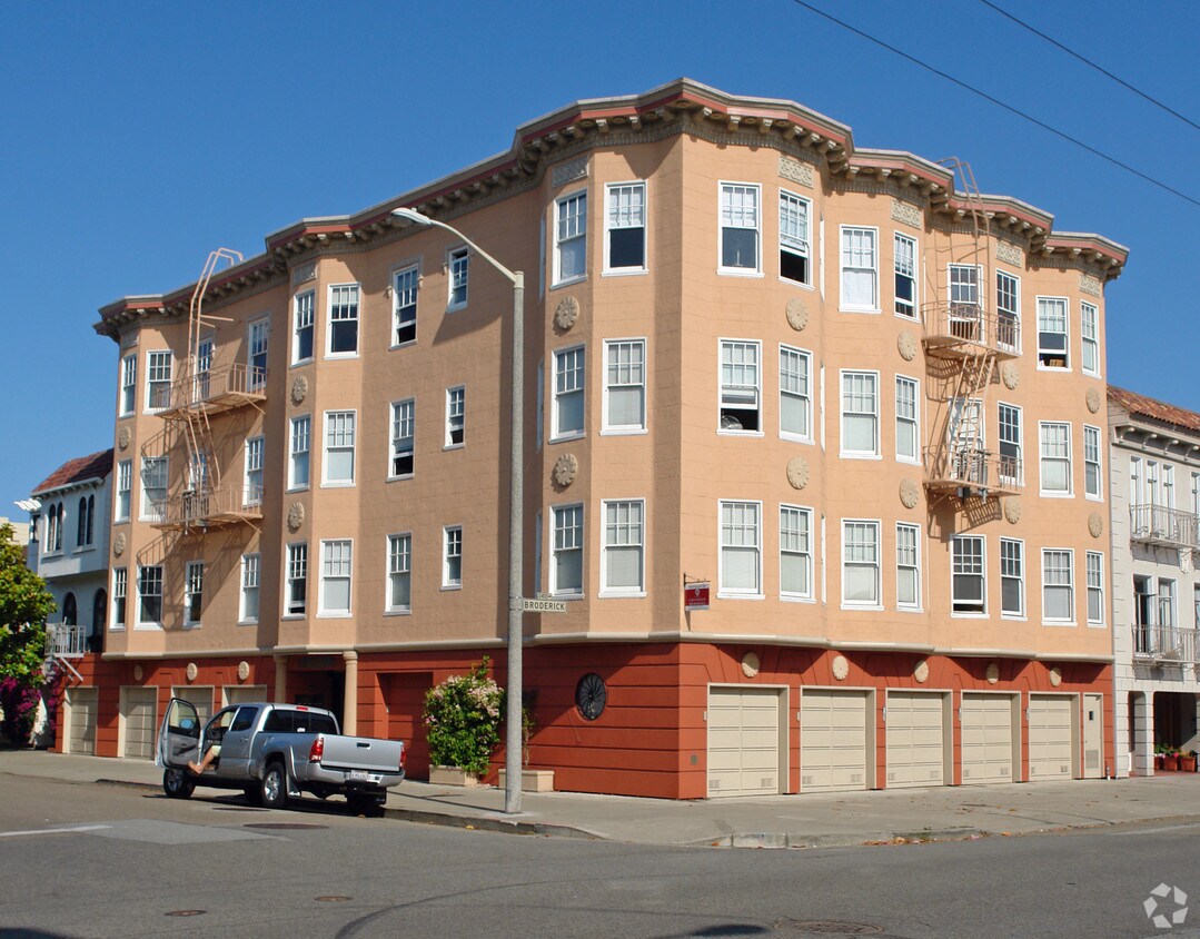 Primary Photo - 2300 Bay St