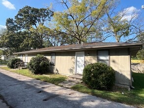 Building Photo - 1426 N La Fontaine Ave