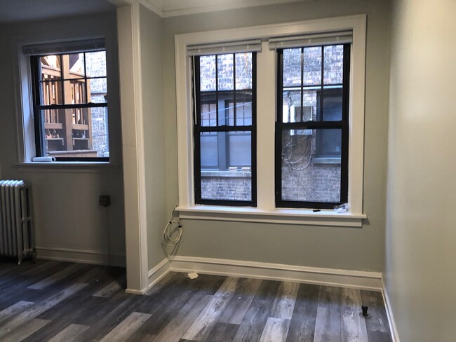 Building Photo - 2332 W Addison St