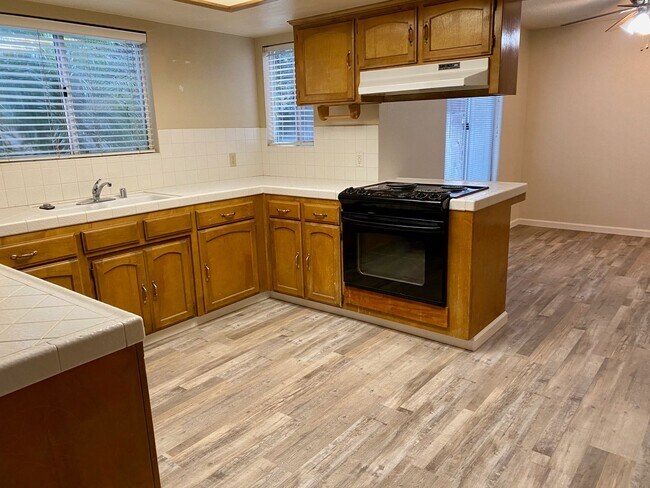 Foto del edificio - $2,150 Perrin & Maple, 3 Bedroom Home - E....