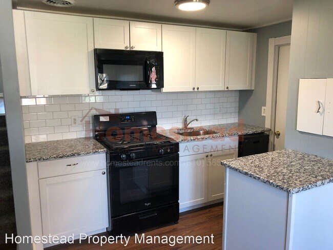 Building Photo - 3 br, 1.5 bath House - 1579 Summit St