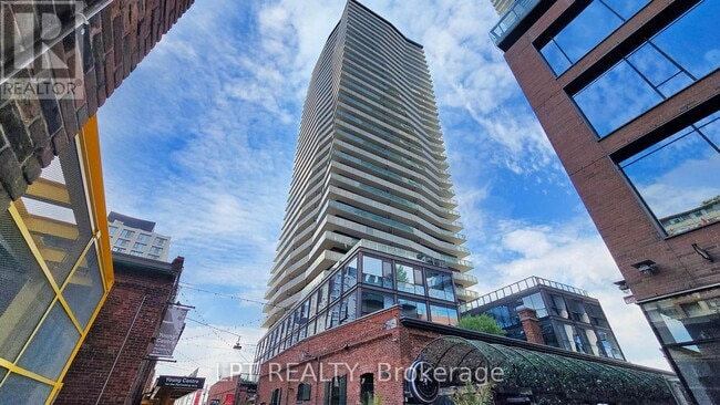Building Photo - 390 Cherry St