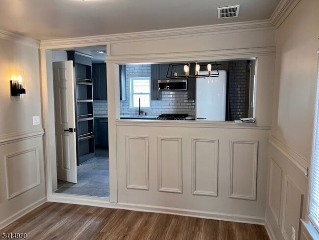 Building Photo - 51 Delaware St